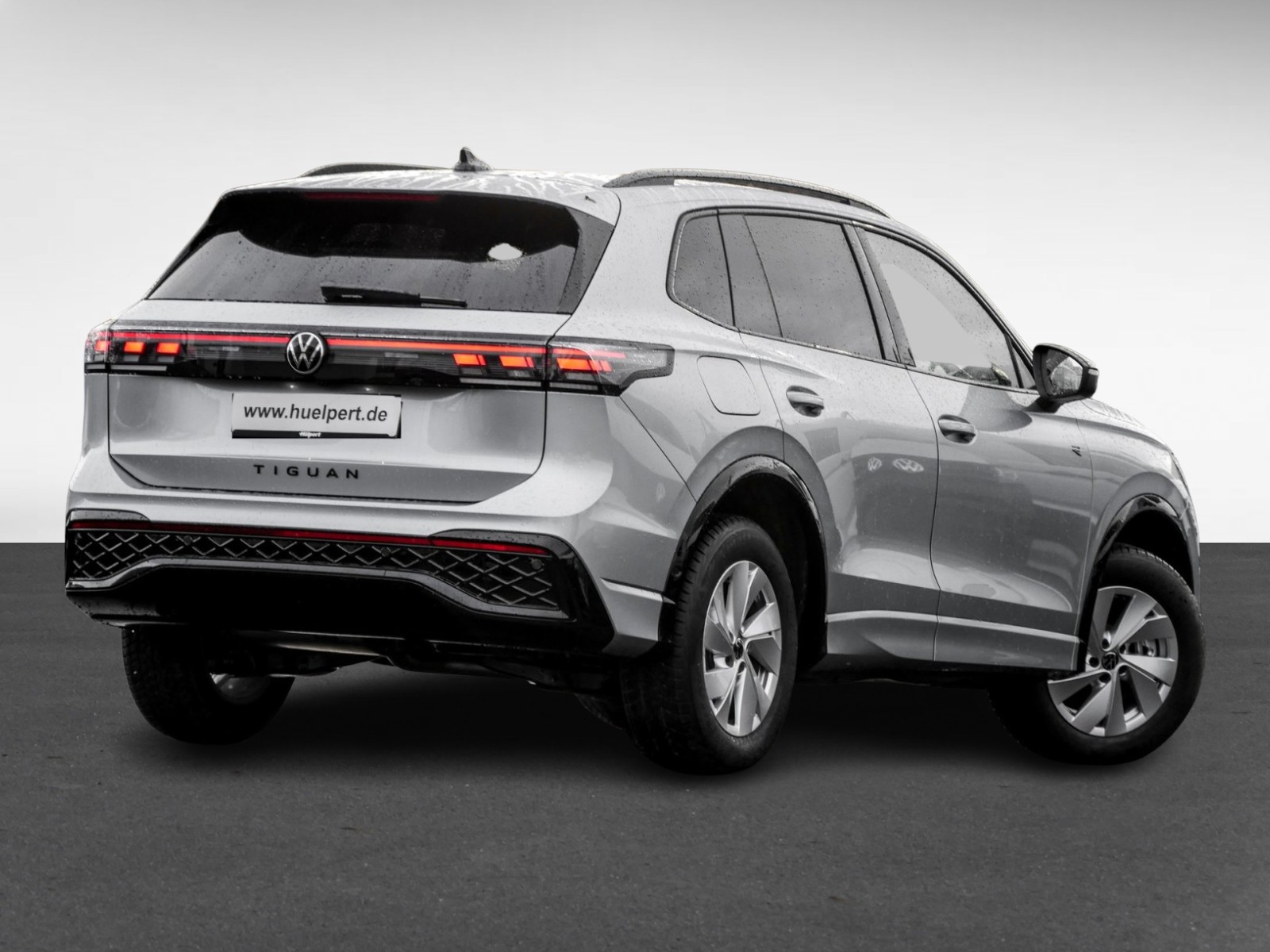 Volkswagen Tiguan 2.0 TDI R-LINE DSG AHK PANO STDHZG