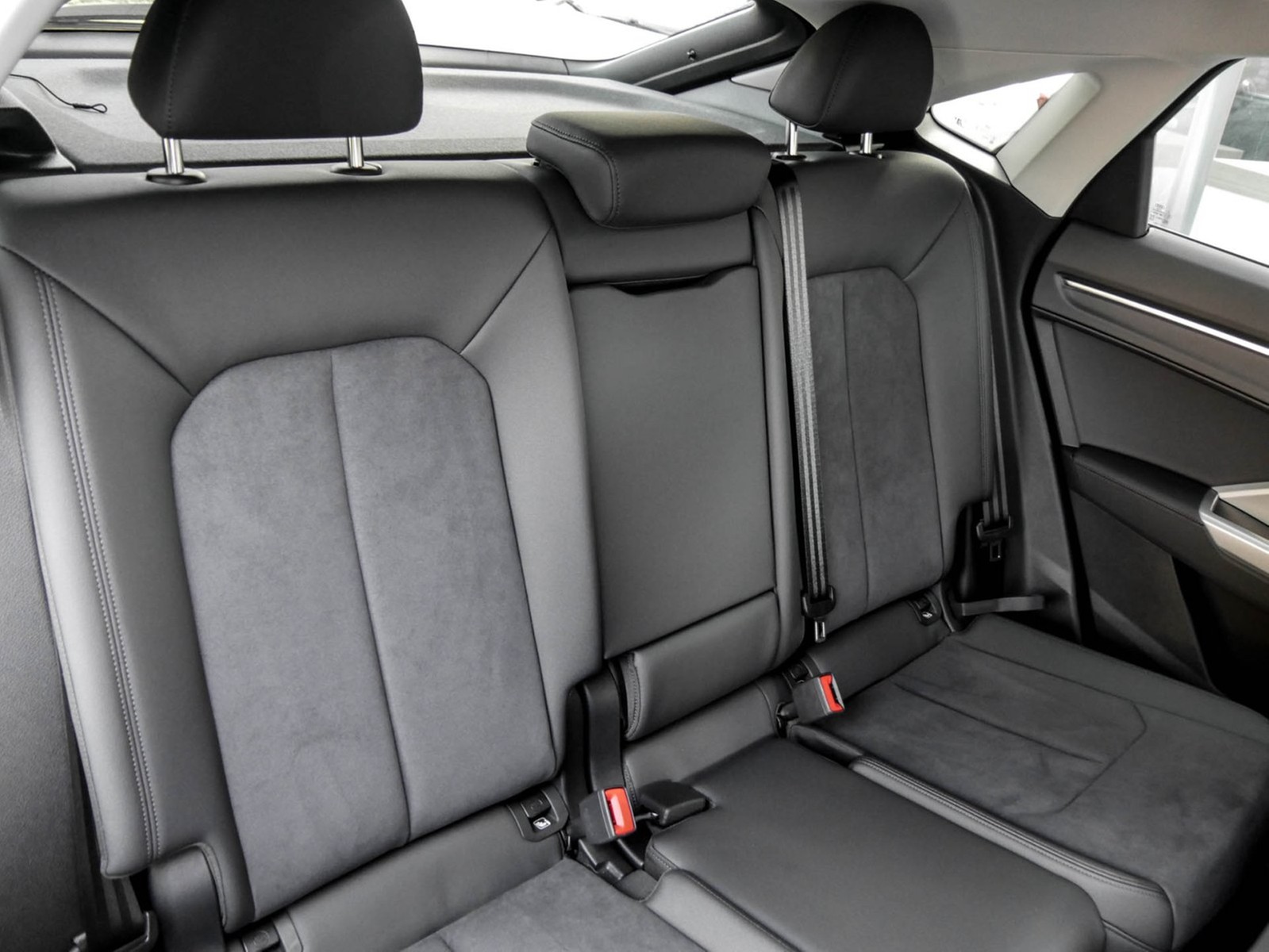 Audi Q3 Sportback 45 quattro S LINE AHK ACC LM19 NAVI+