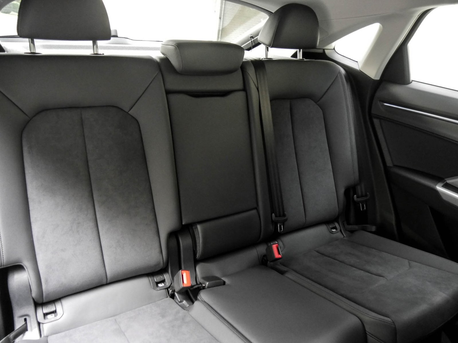 Audi Q3 Sportback 40 quattro S LINE BLACKPAK AHK LM19