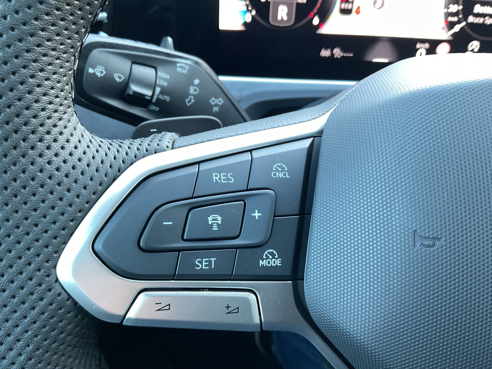 Volkswagen Passat Variant 2.0 R-LINE NEUES MODELL AHK LM19