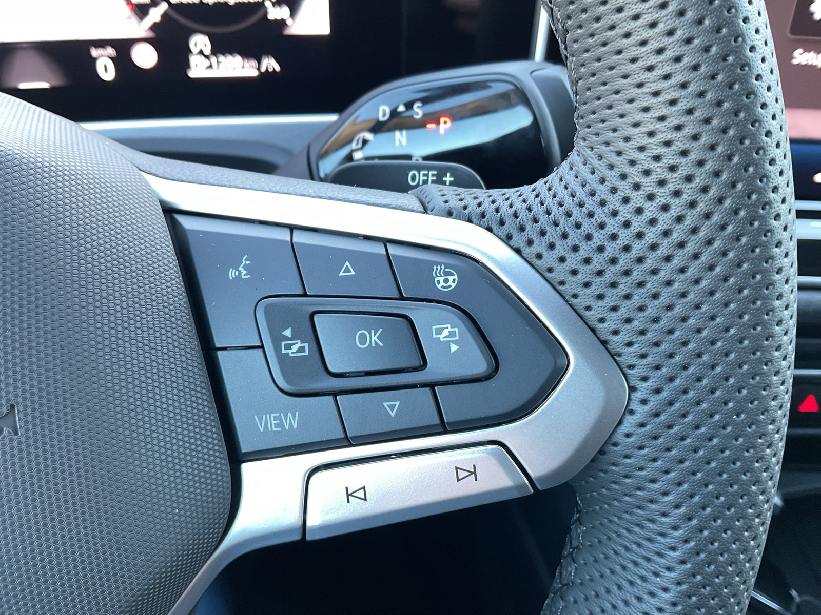 Volkswagen Passat Variant 2.0 R-LINE NEUES MODELL AHK LM19