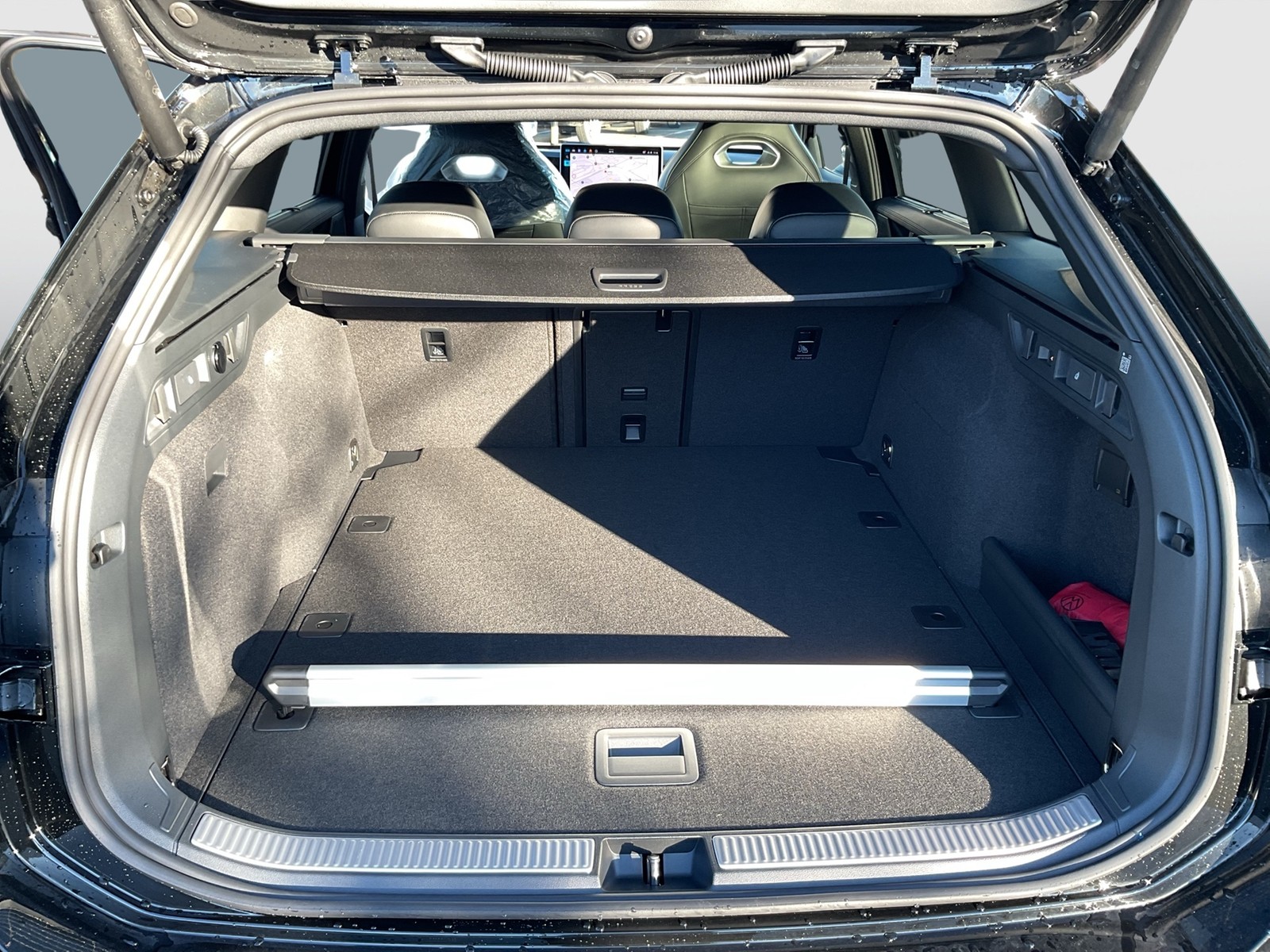 Volkswagen Passat Variant 2.0 R-LINE NEUES MODELL AHK LM19