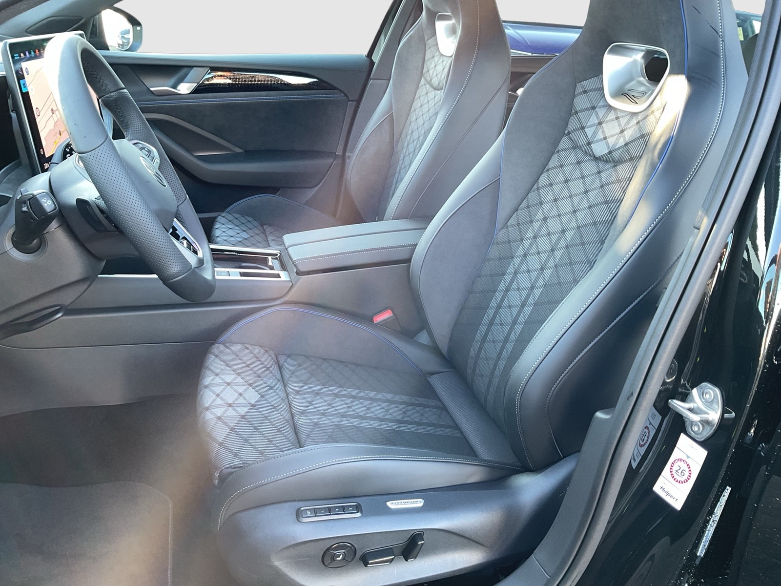 Volkswagen Passat Variant 2.0 R-LINE NEUES MODELL AHK LM19