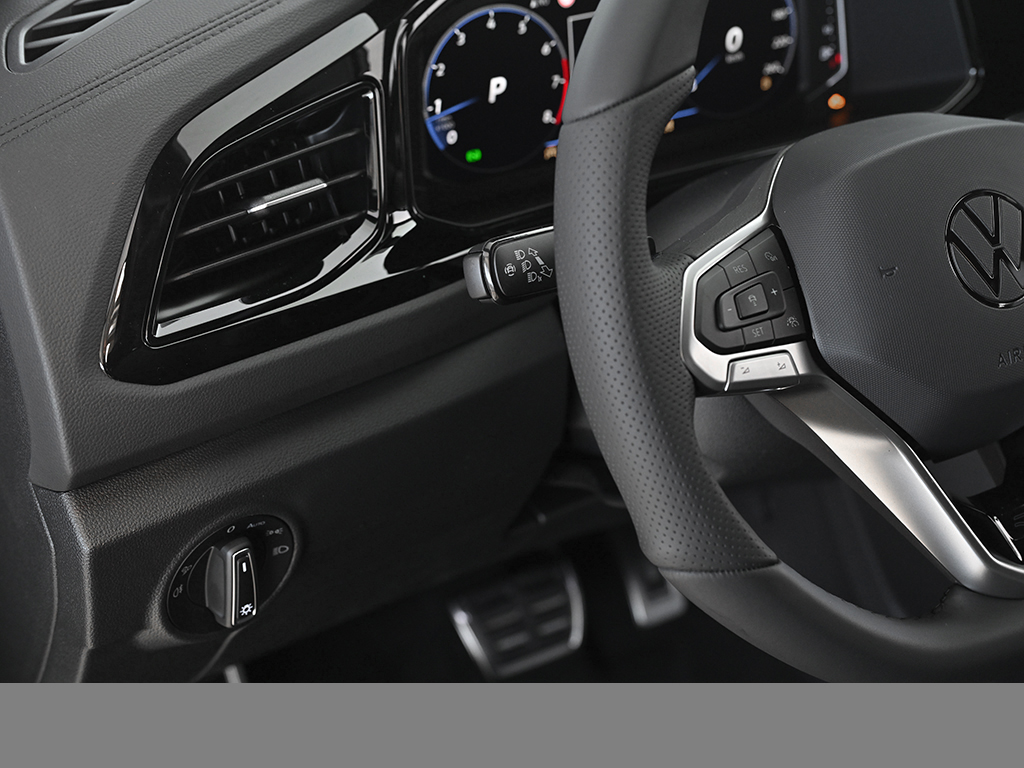 Volkswagen T-Roc 1.5 R-LINE BLACKSTYLE AHK CAM ACC LM19 NAVI