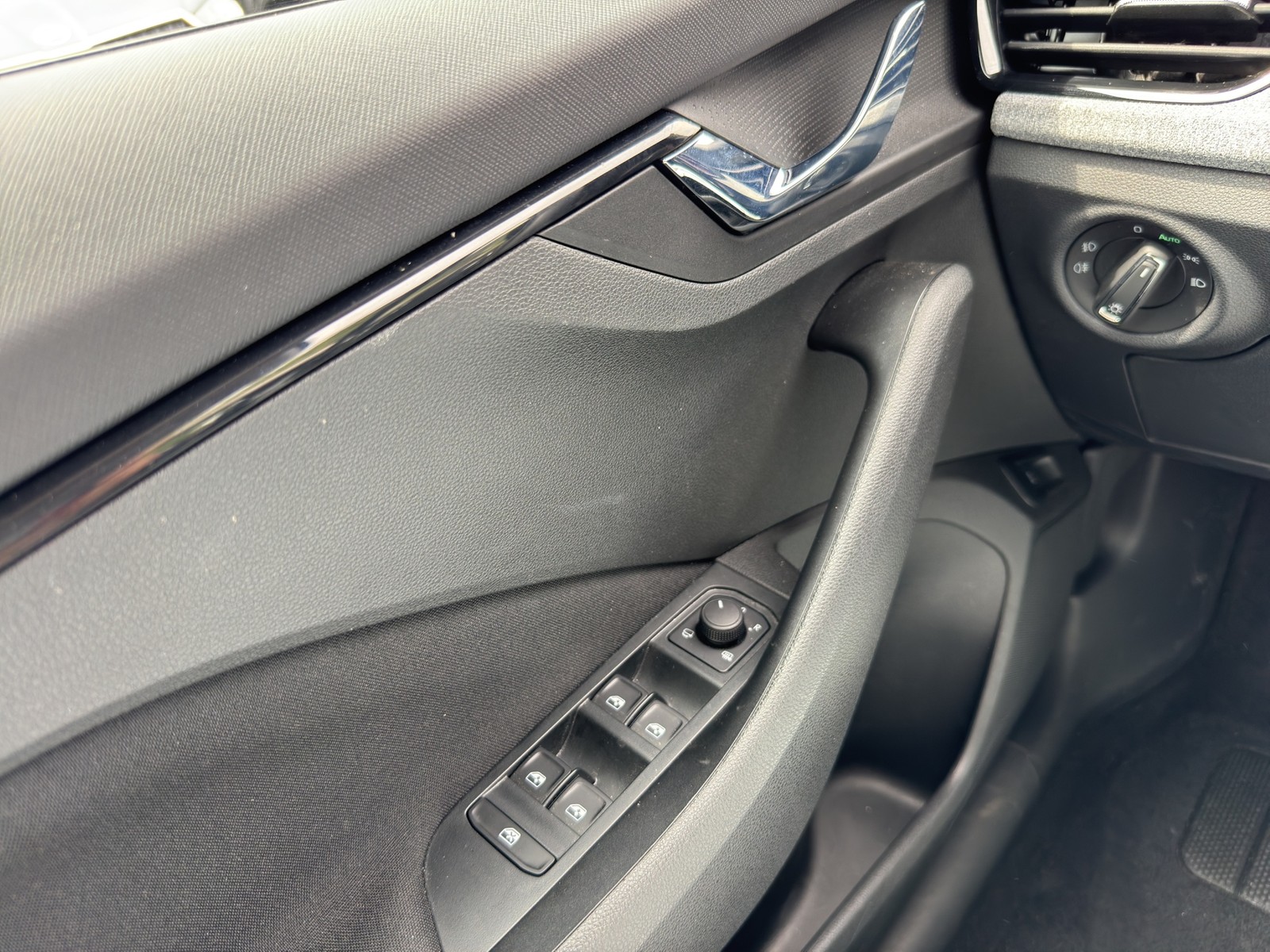 Skoda Kamiq 1.0 DRIVE AHK CAM LM17 EKLAPPE NAVI SITZHZ
