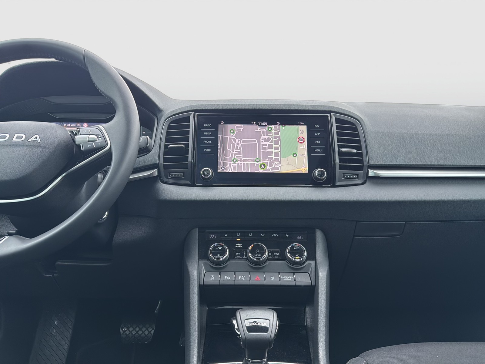 Skoda Karoq 1.5 TOUR PANO AHK 360°CAM E-KLAPPE NAVI