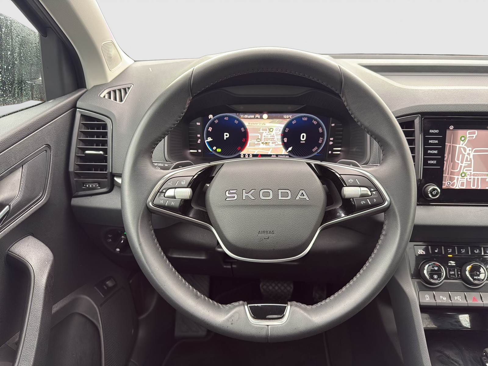 Skoda Karoq 1.5 TOUR PANO AHK 360°CAM E-KLAPPE NAVI