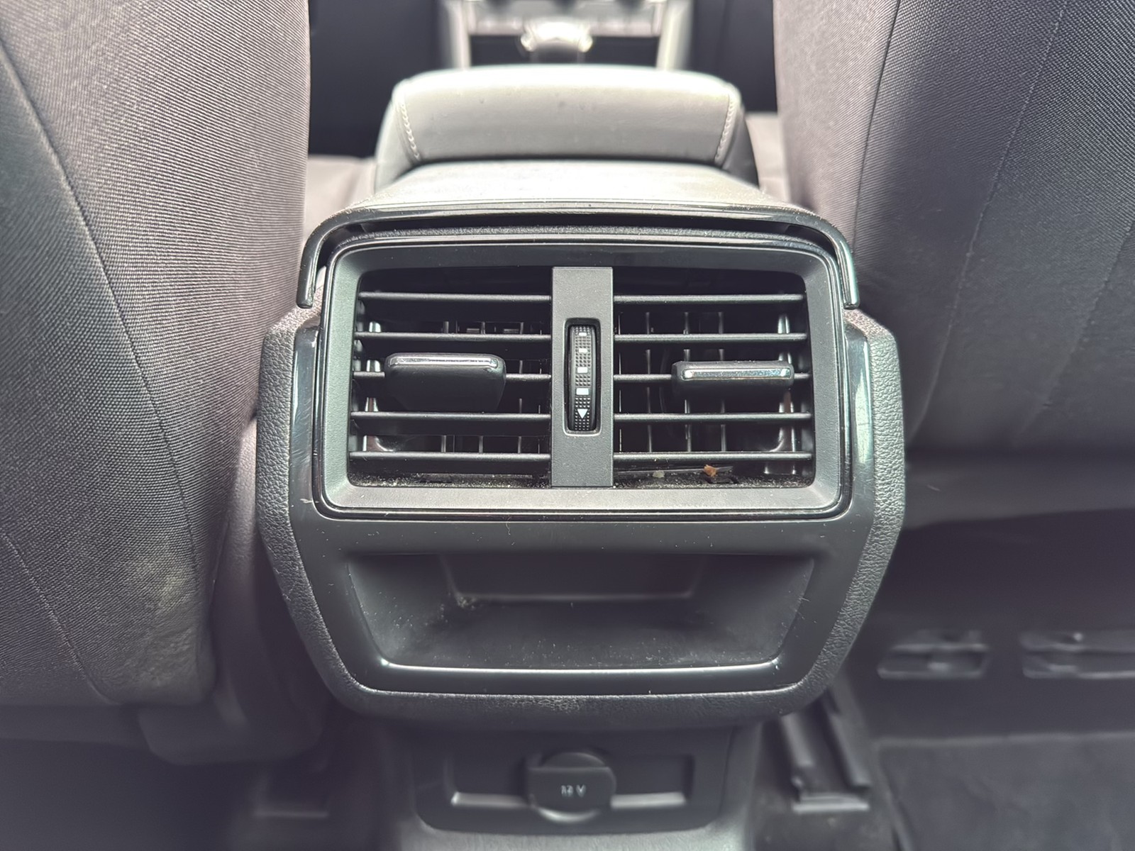 Skoda Karoq 1.5 TOUR PANO AHK 360°CAM E-KLAPPE NAVI