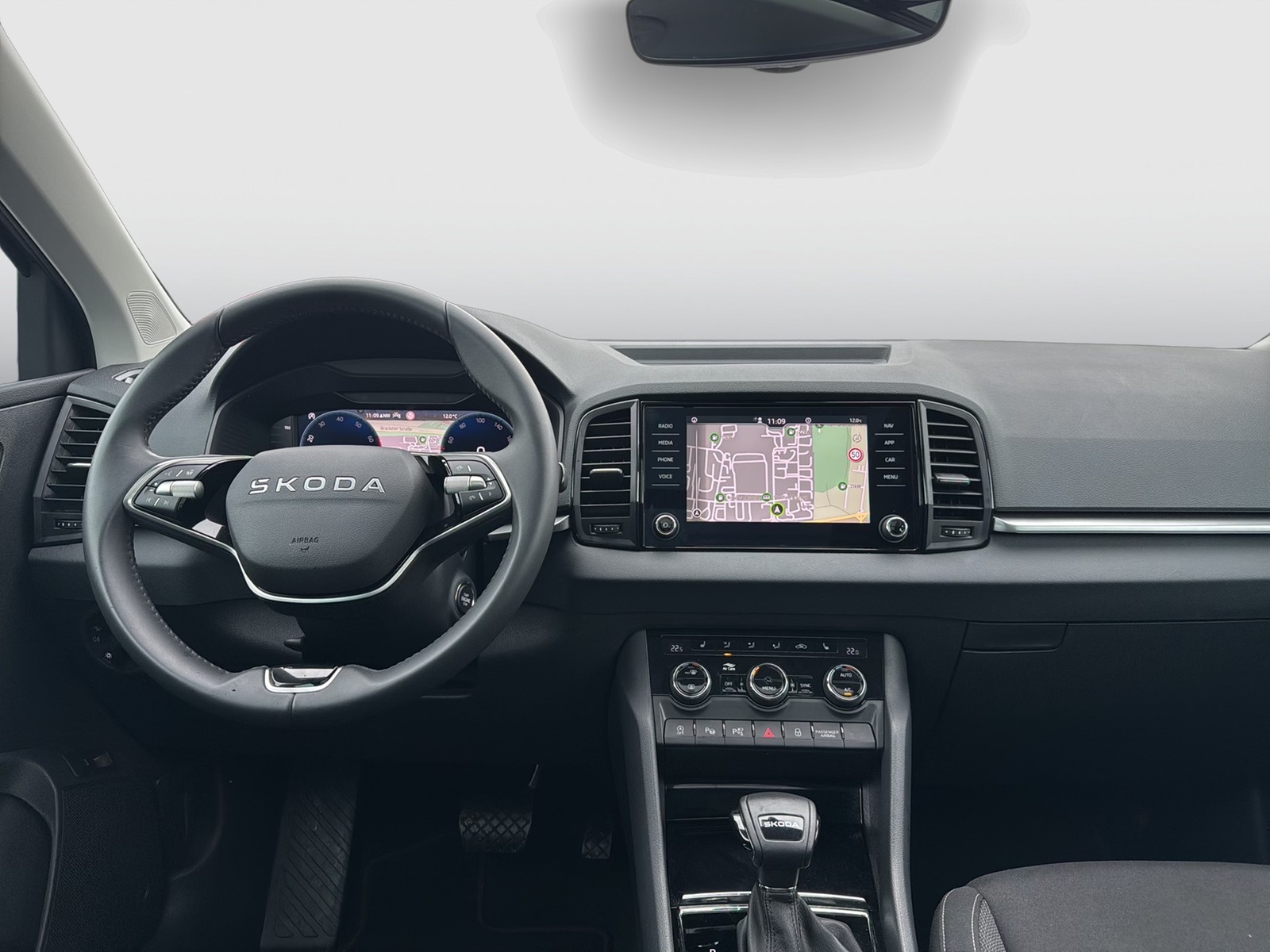 Skoda Karoq 1.5 TOUR PANO AHK 360°CAM E-KLAPPE NAVI