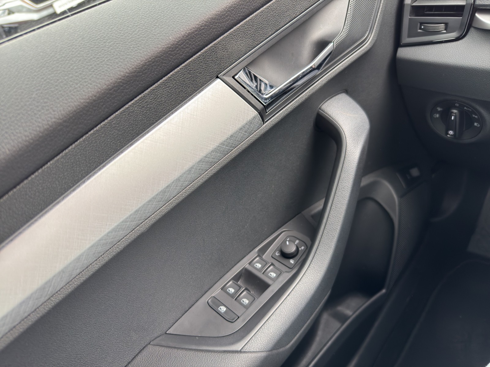 Skoda Karoq 1.5 SELECTION CAM ACC EKLAPPE NAVICOLUMBUS