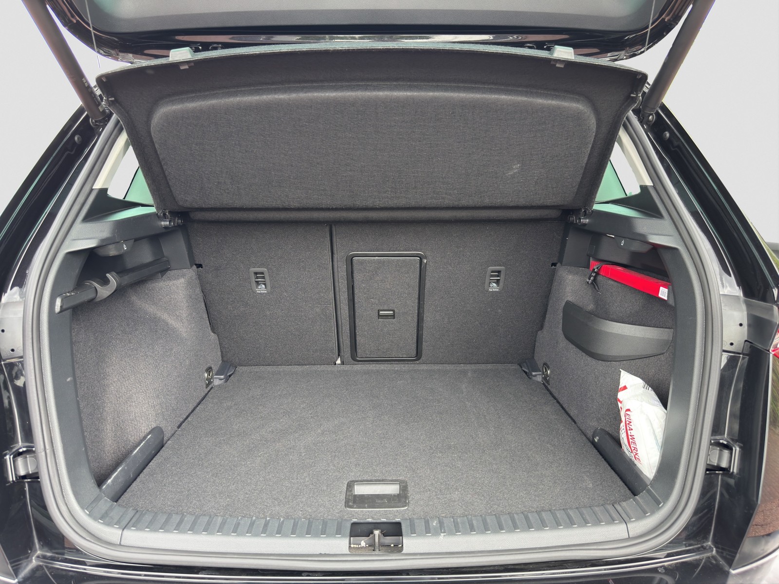 Skoda Karoq 1.5 SELECTION CAM ACC EKLAPPE NAVICOLUMBUS