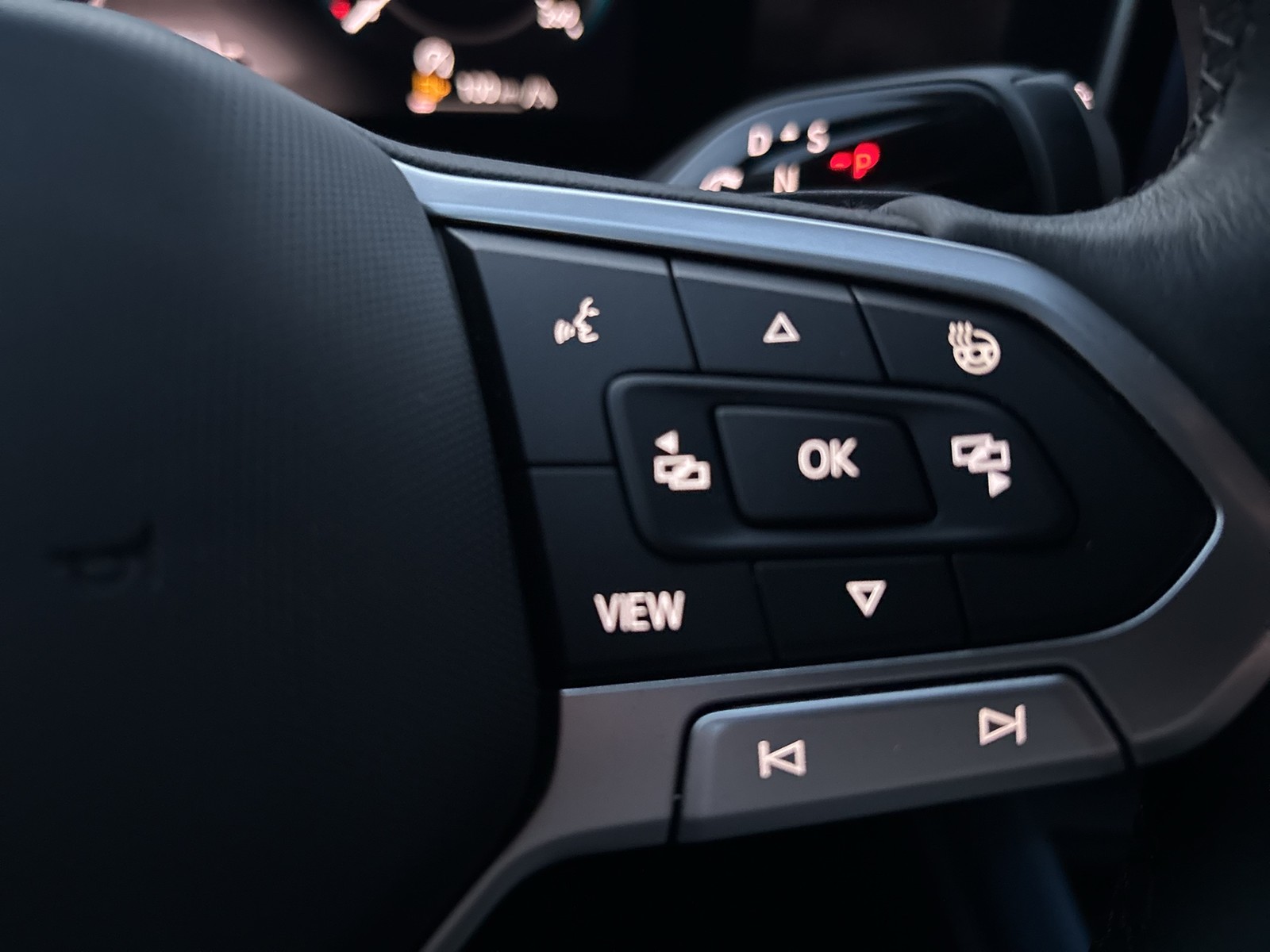 Volkswagen Tiguan 2.0 LIFE 4X4 KAMERA AHK ACC eKLAPPE ALU18