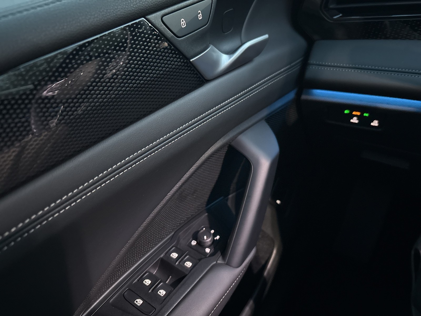 Volkswagen Tiguan 2.0 LIFE 4X4 KAMERA AHK ACC eKLAPPE ALU18