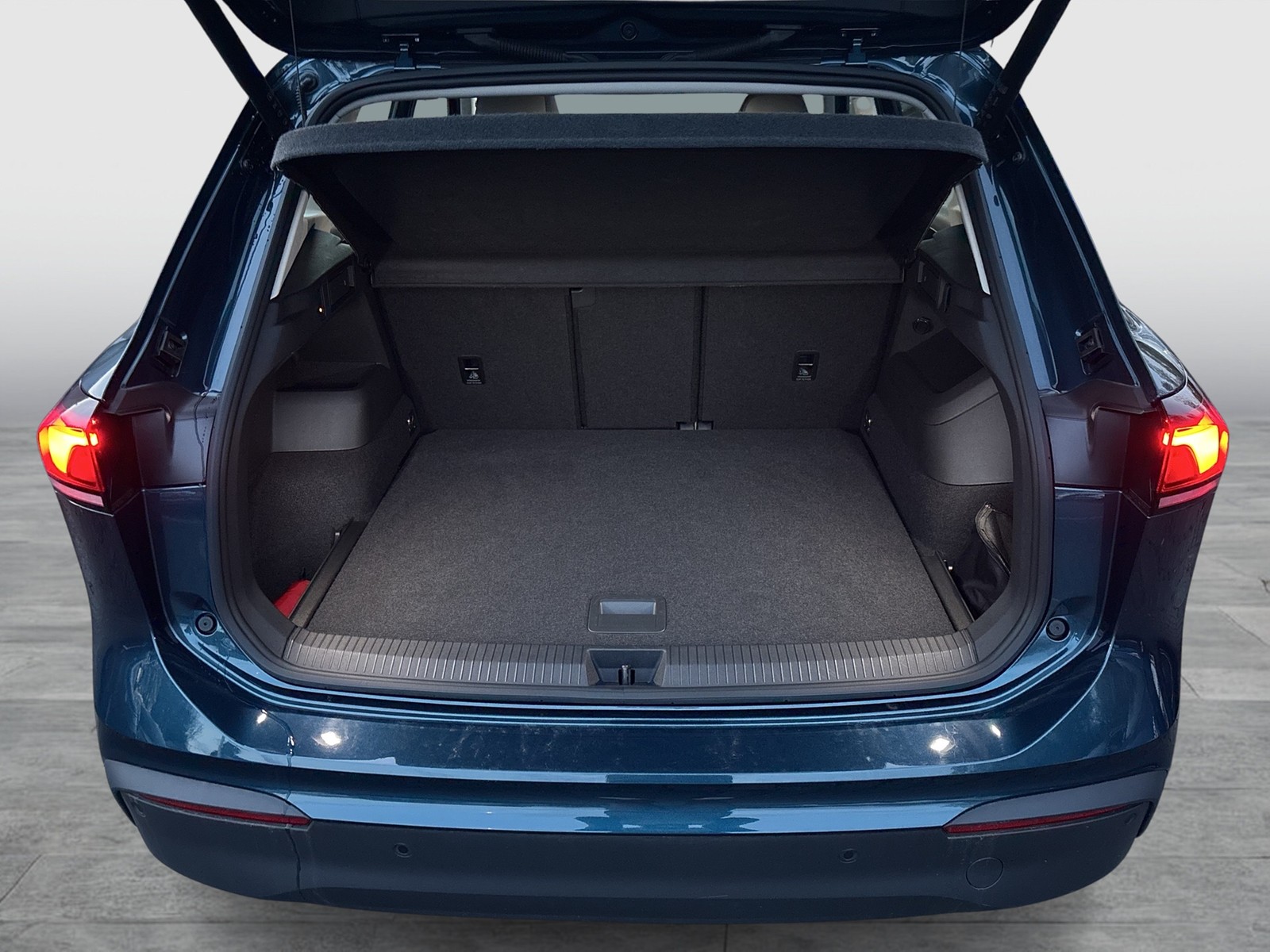 Volkswagen Tiguan 2.0 LIFE 4X4 KAMERA AHK ACC eKLAPPE ALU18