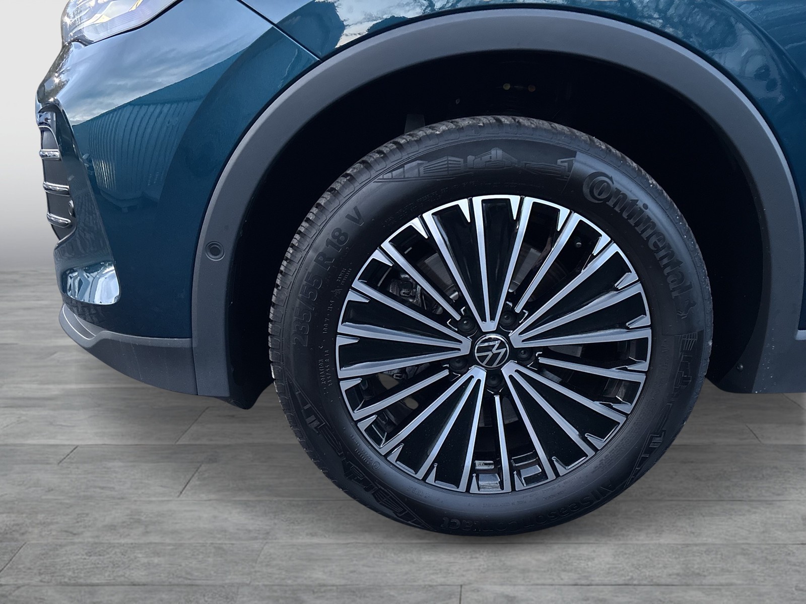 Volkswagen Tiguan 2.0 LIFE 4X4 KAMERA AHK ACC eKLAPPE ALU18