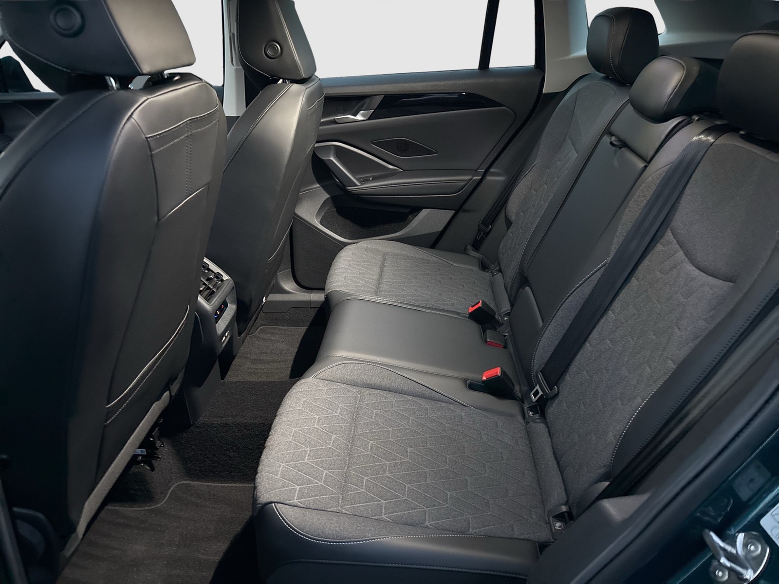 Volkswagen Tiguan 2.0 LIFE 4X4 KAMERA AHK ACC eKLAPPE ALU18