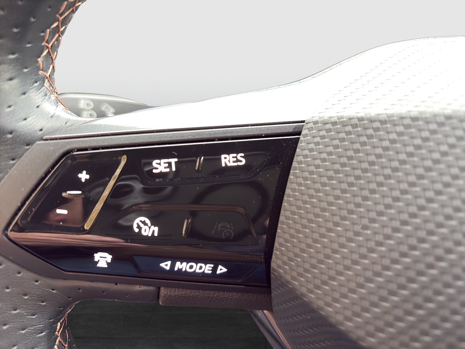 Cupra Born CAM ACC LM18 NAVI SITZHEIZUNG EINPARKHILFE