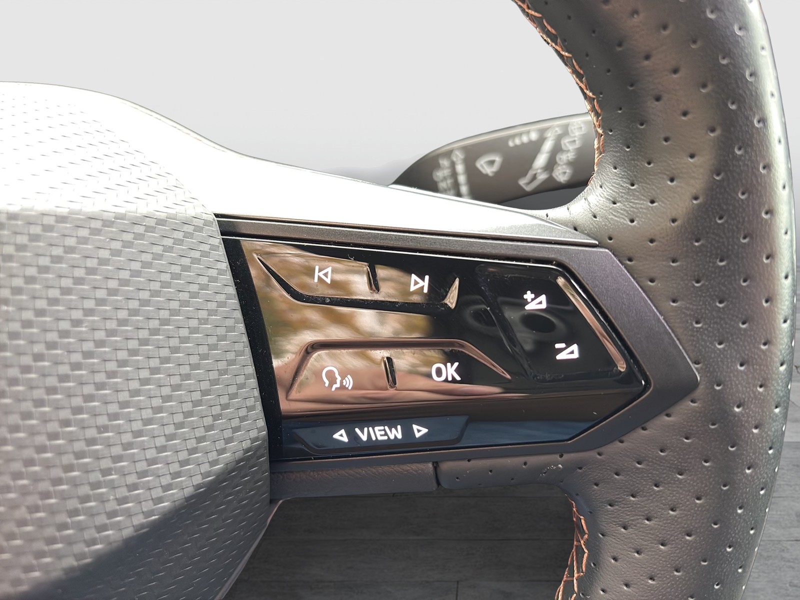 Cupra Born CAM ACC LM18 NAVI SITZHEIZUNG EINPARKHILFE