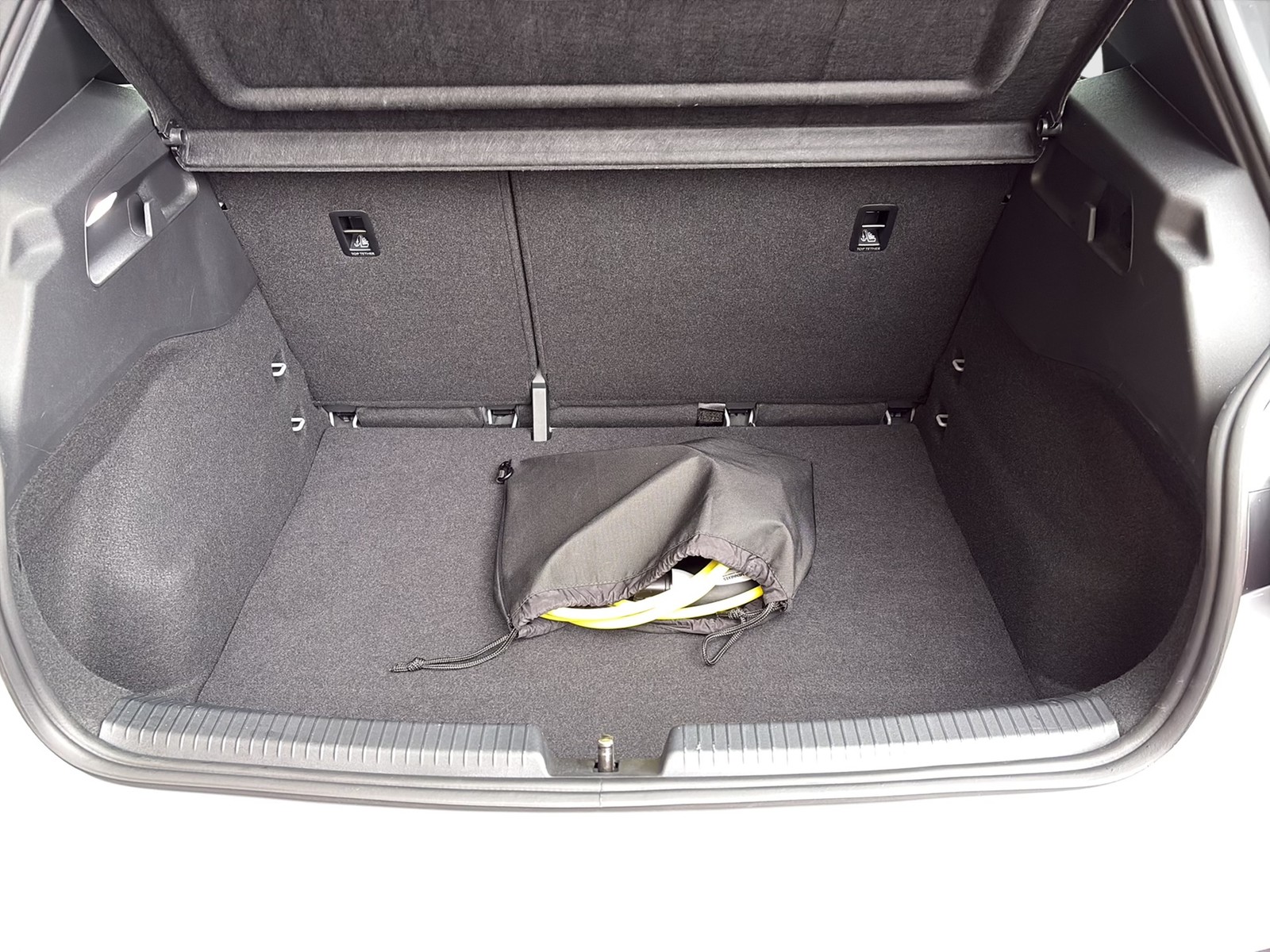 Cupra Born CAM ACC LM18 NAVI SITZHEIZUNG EINPARKHILFE