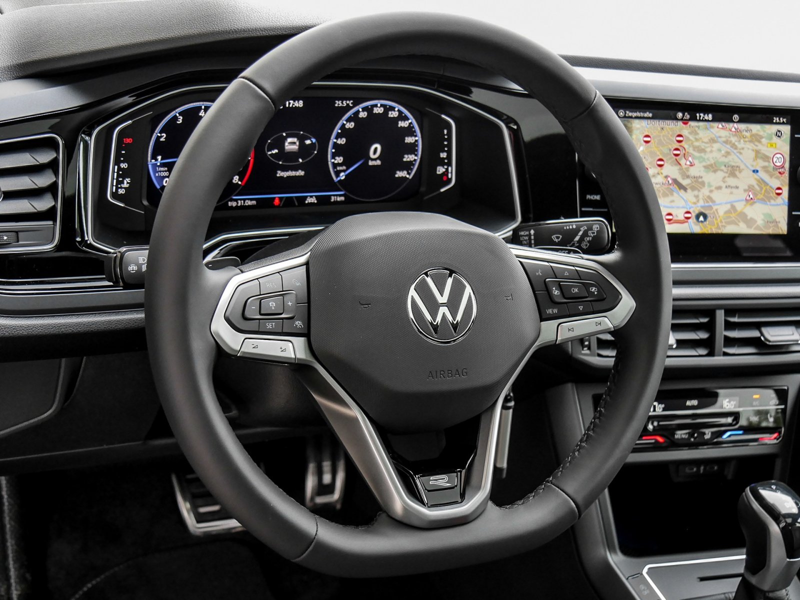 Volkswagen Taigo 1.5 R-LINE DSG BLACKSTYLE PANO CAM NAVI