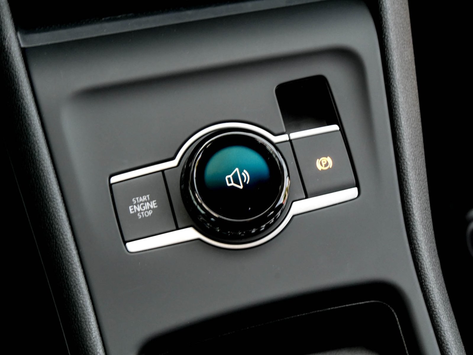 Volkswagen Tiguan 1.5 eTSI NEUES MODELL AHK CAM NAVI SITZHZ