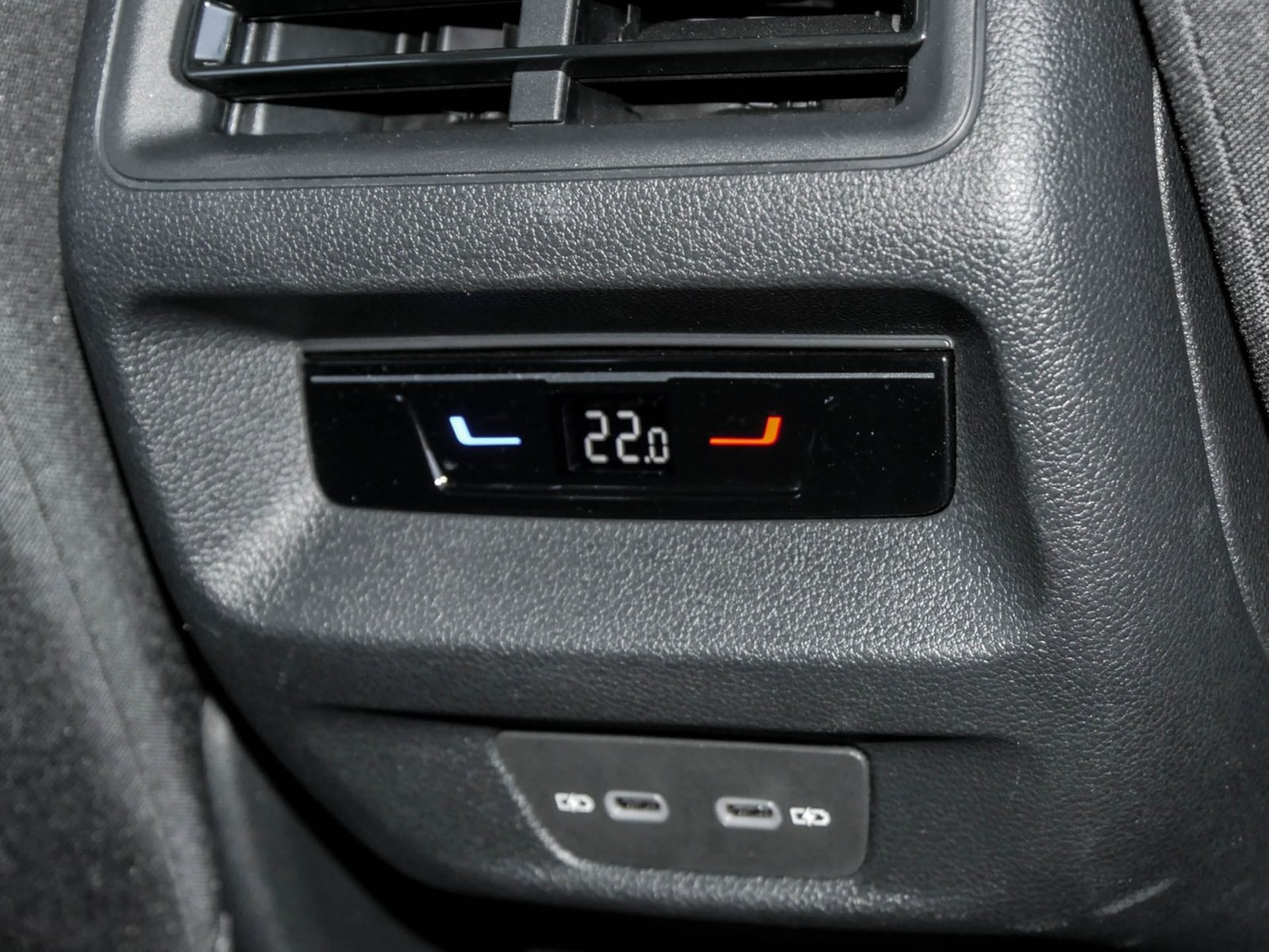 Volkswagen Tiguan 1.5 eTSI NEUES MODELL AHK CAM NAVI SITZHZ