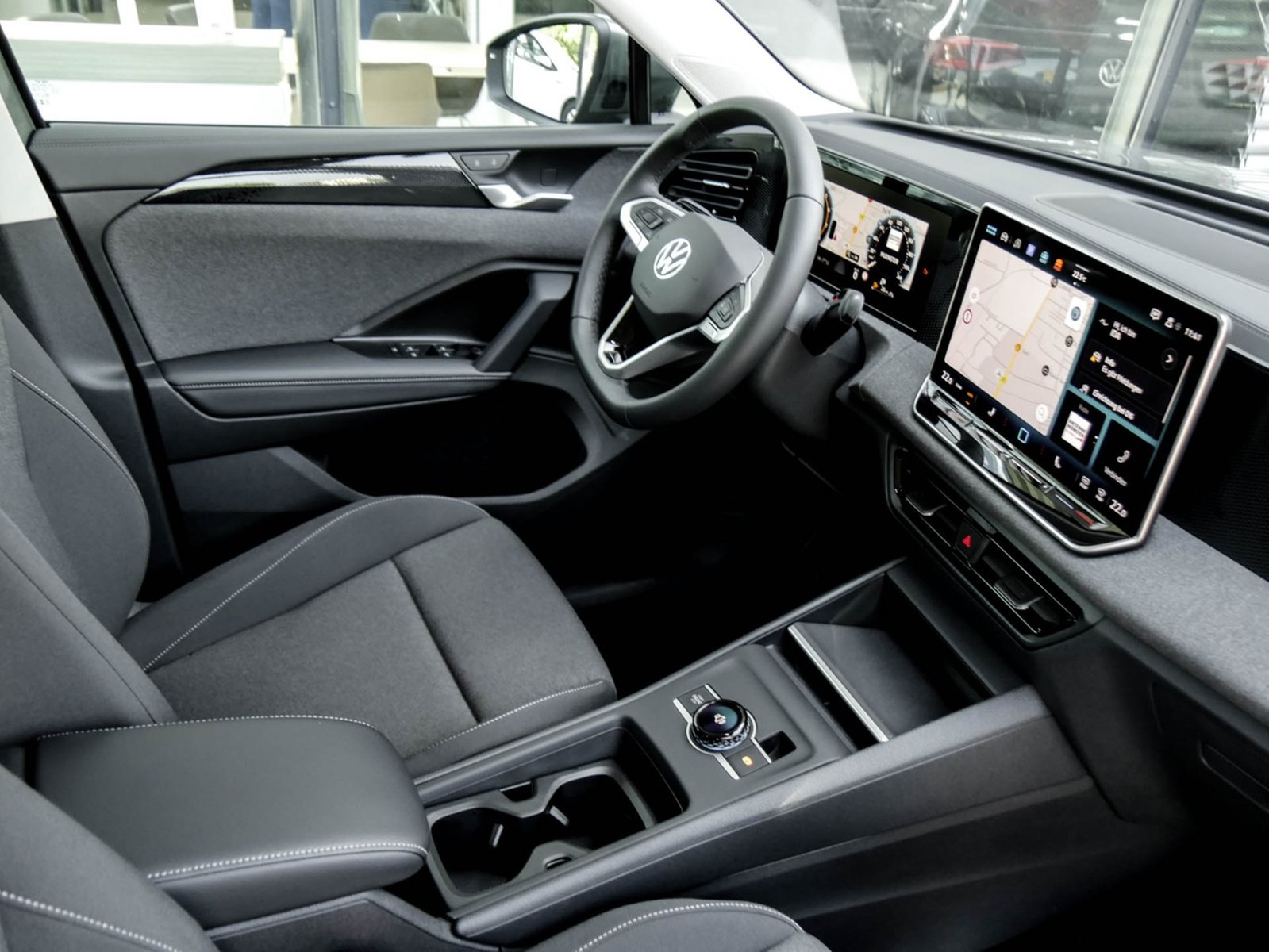 Volkswagen Tiguan 1.5 eTSI NEUES MODELL AHK CAM NAVI SITZHZ