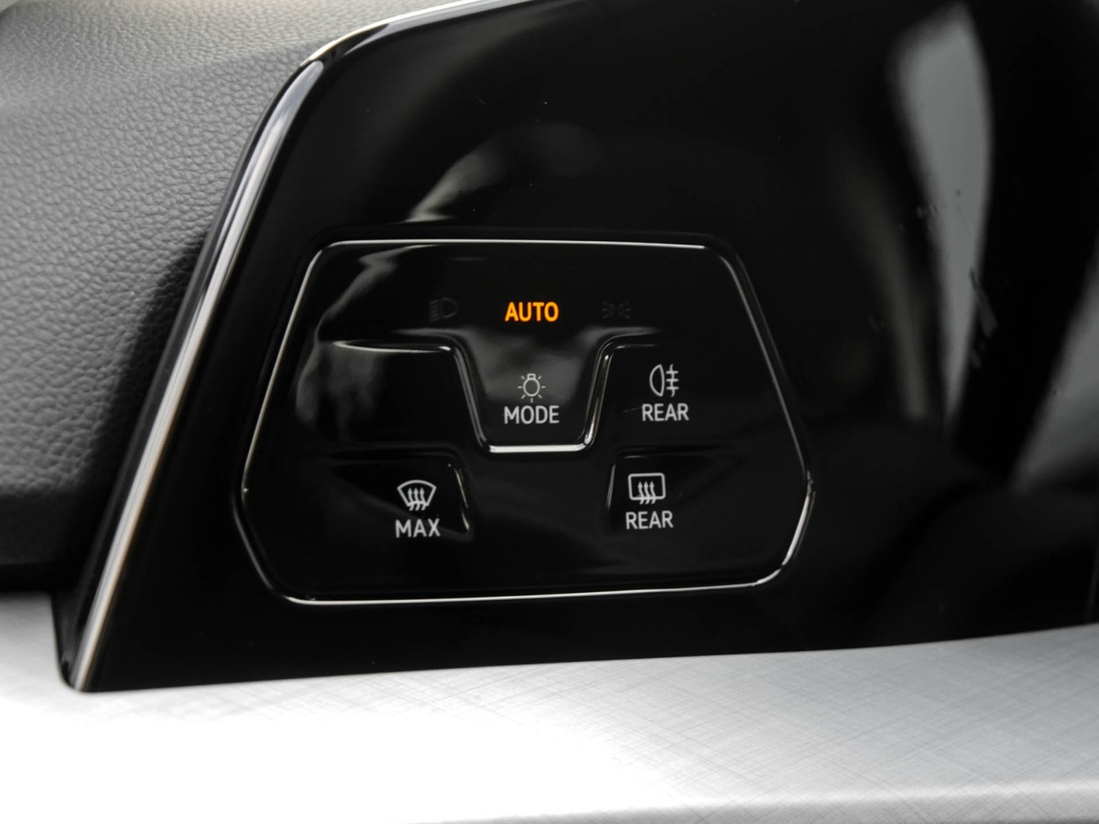 Volkswagen Golf VIII 2.0 FACELIFT CARPLAY SITZHEIZUNG