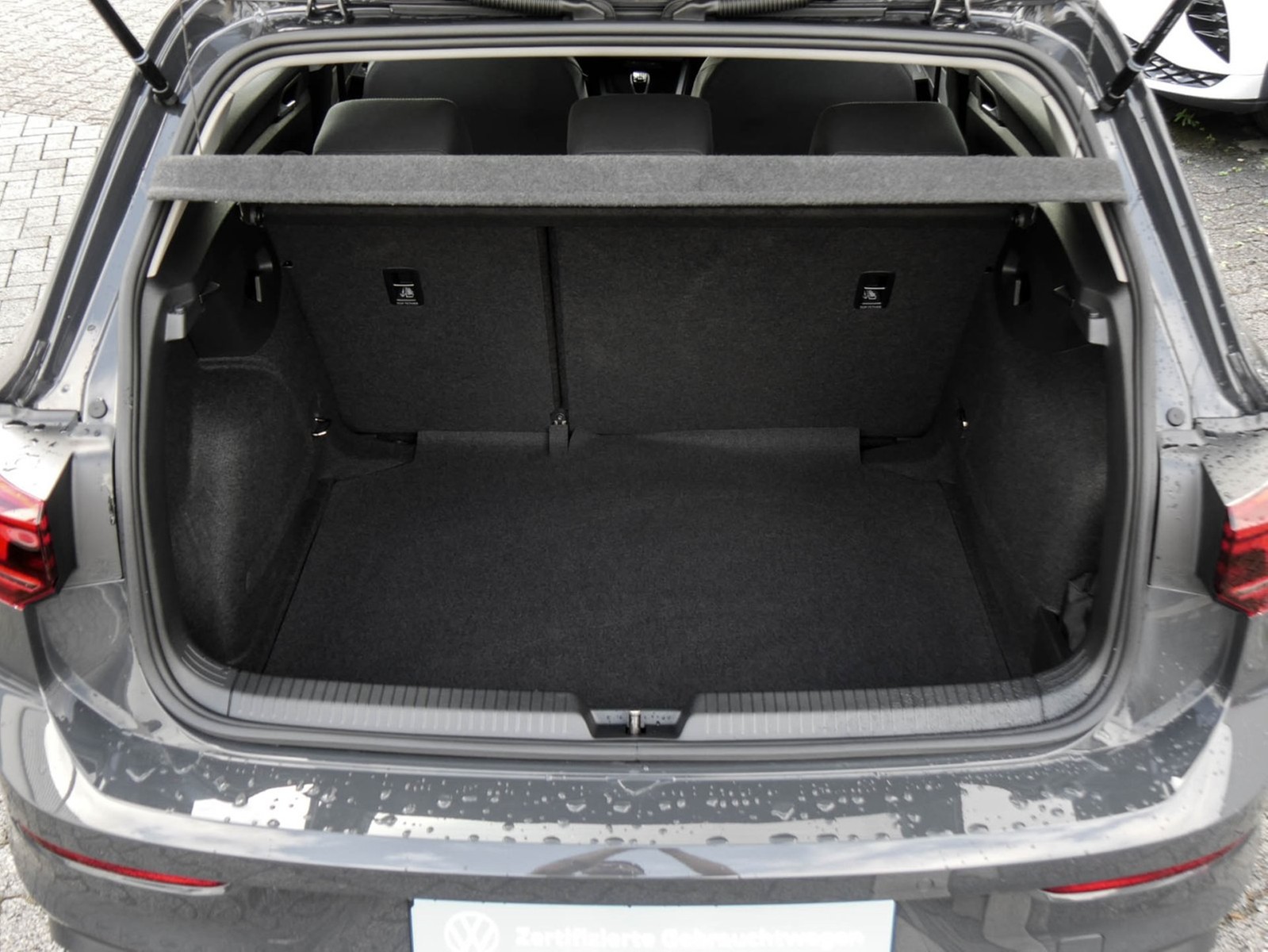 Volkswagen Golf VIII 2.0 FACELIFT CARPLAY SITZHEIZUNG