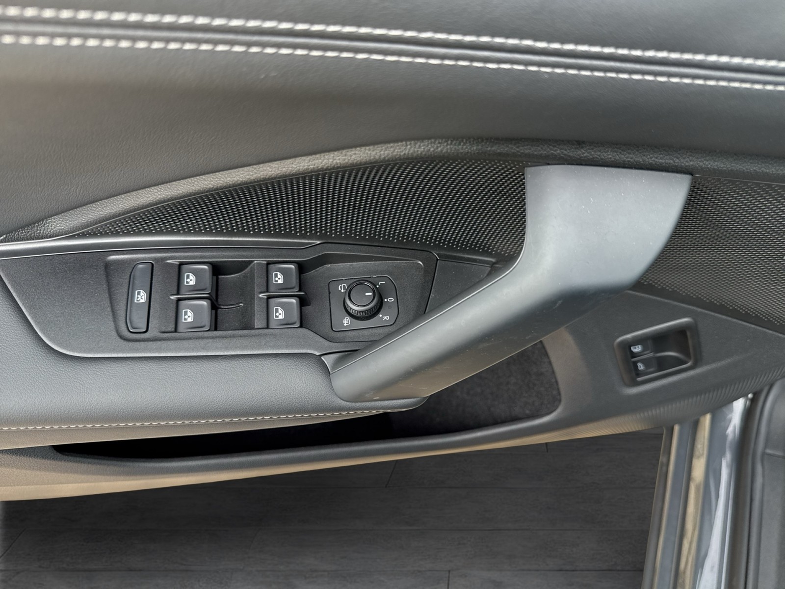 Volkswagen Tiguan 1.5 HYBRID LIFE NEUES MODELL KAMERA ALU18