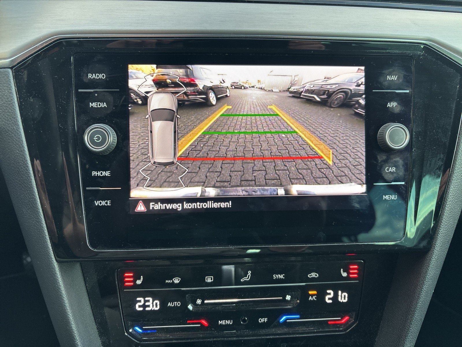 Volkswagen Passat Variant 2.0 ELEGANCE AHK KAMERA NAVI ALU17"