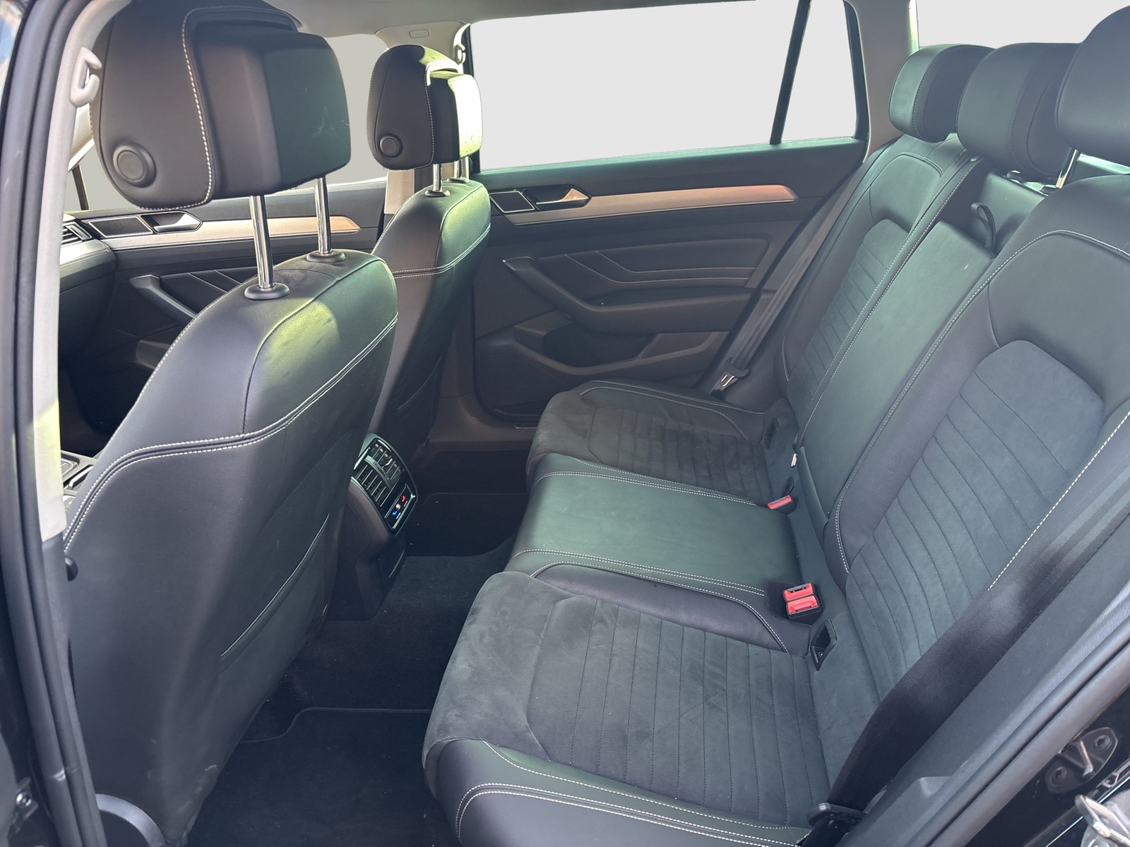 Volkswagen Passat Variant 2.0 ELEGANCE AHK KAMERA NAVI ALU17"