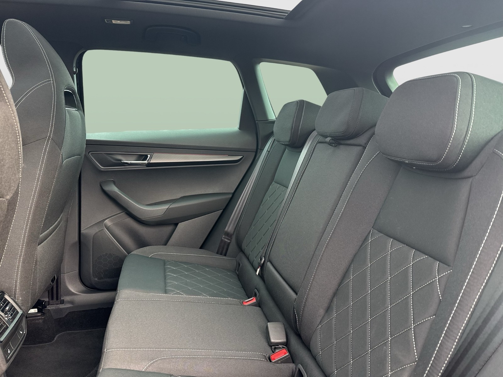 Skoda Karoq 2.0 SPORTLINE 4X4 PANO AHK CAM ACC EKLAPPE