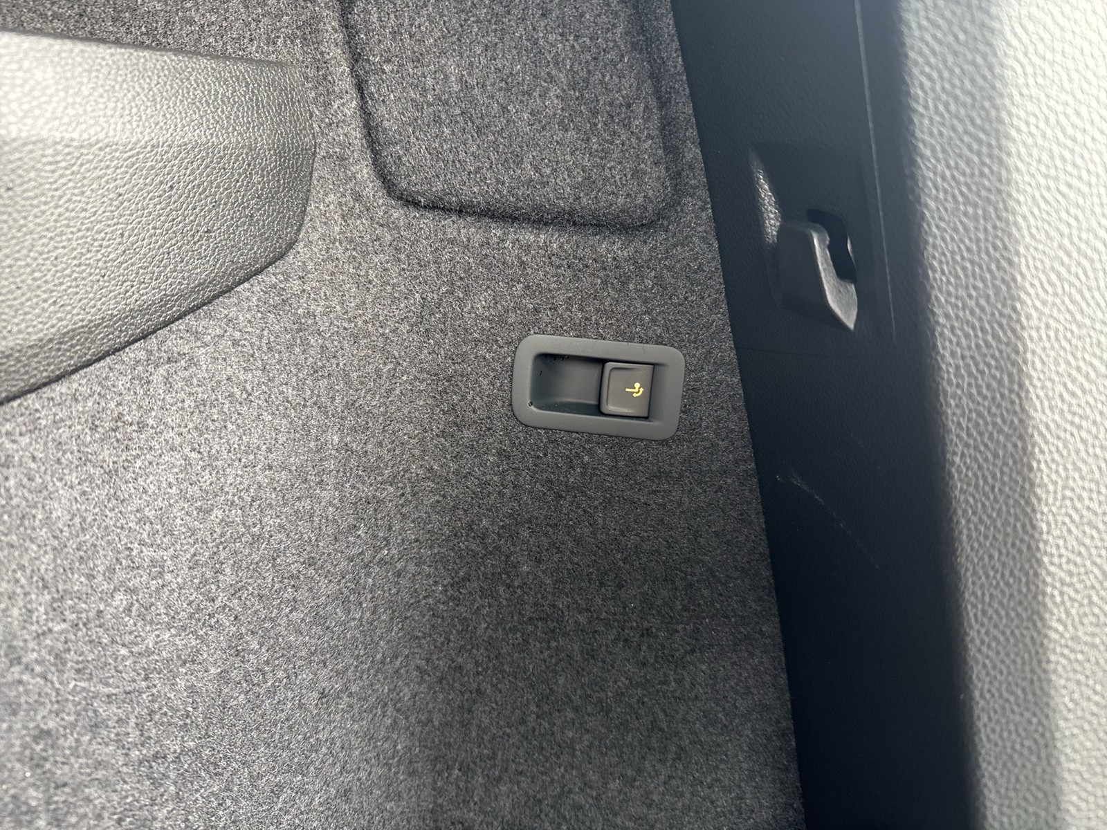 Skoda Karoq 2.0 SPORTLINE 4X4 PANO AHK CAM ACC EKLAPPE