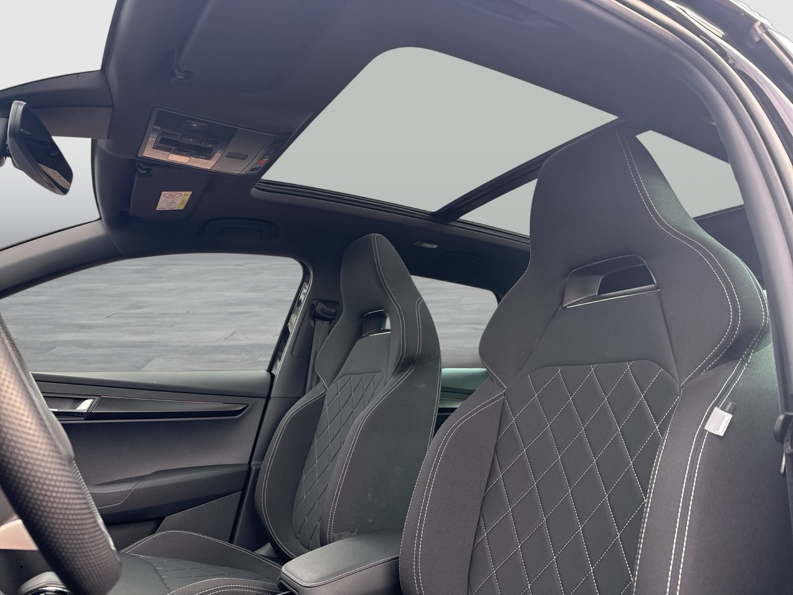 Skoda Karoq 2.0 SPORTLINE 4X4 PANO AHK CAM ACC EKLAPPE