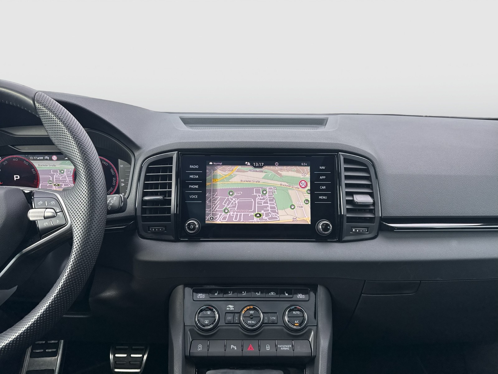 Skoda Karoq 2.0 SPORTLINE 4X4 PANO AHK CAM ACC EKLAPPE