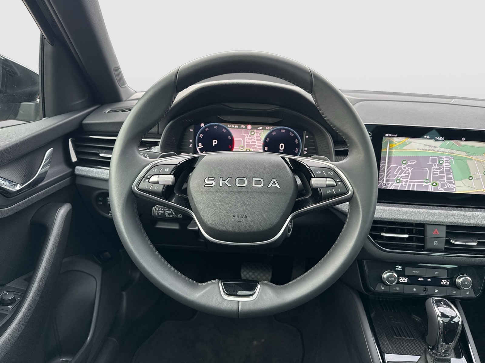 Skoda Kamiq 1.5 TOUR PANO AHK CAM ACC MATRIX E-KLAPPE