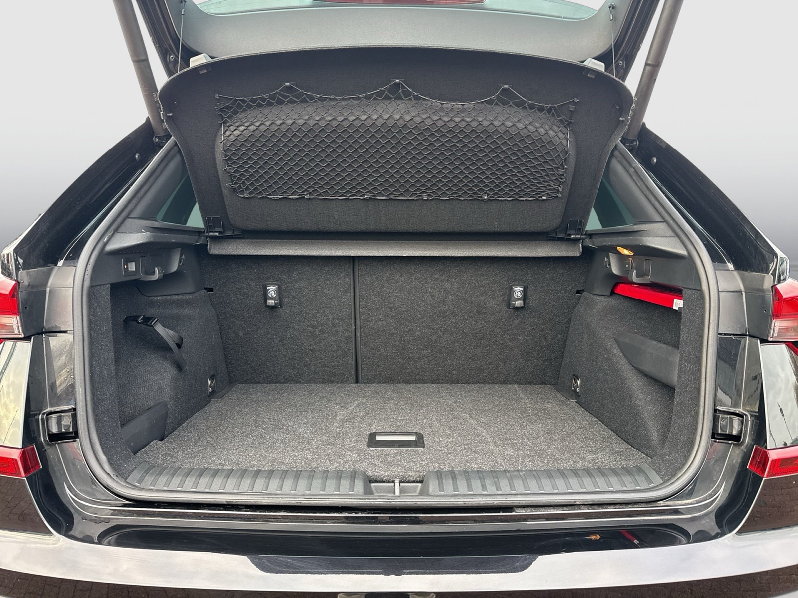 Skoda Kamiq 1.5 TOUR PANO AHK CAM ACC MATRIX E-KLAPPE