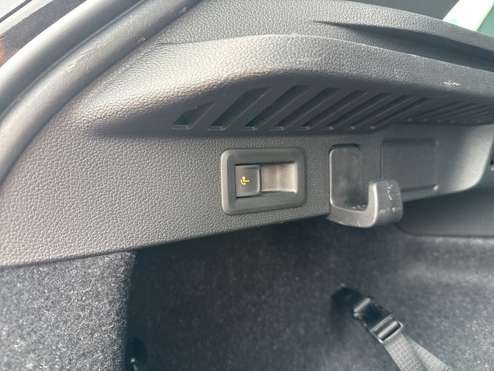 Skoda Kamiq 1.5 TOUR PANO AHK CAM ACC MATRIX E-KLAPPE