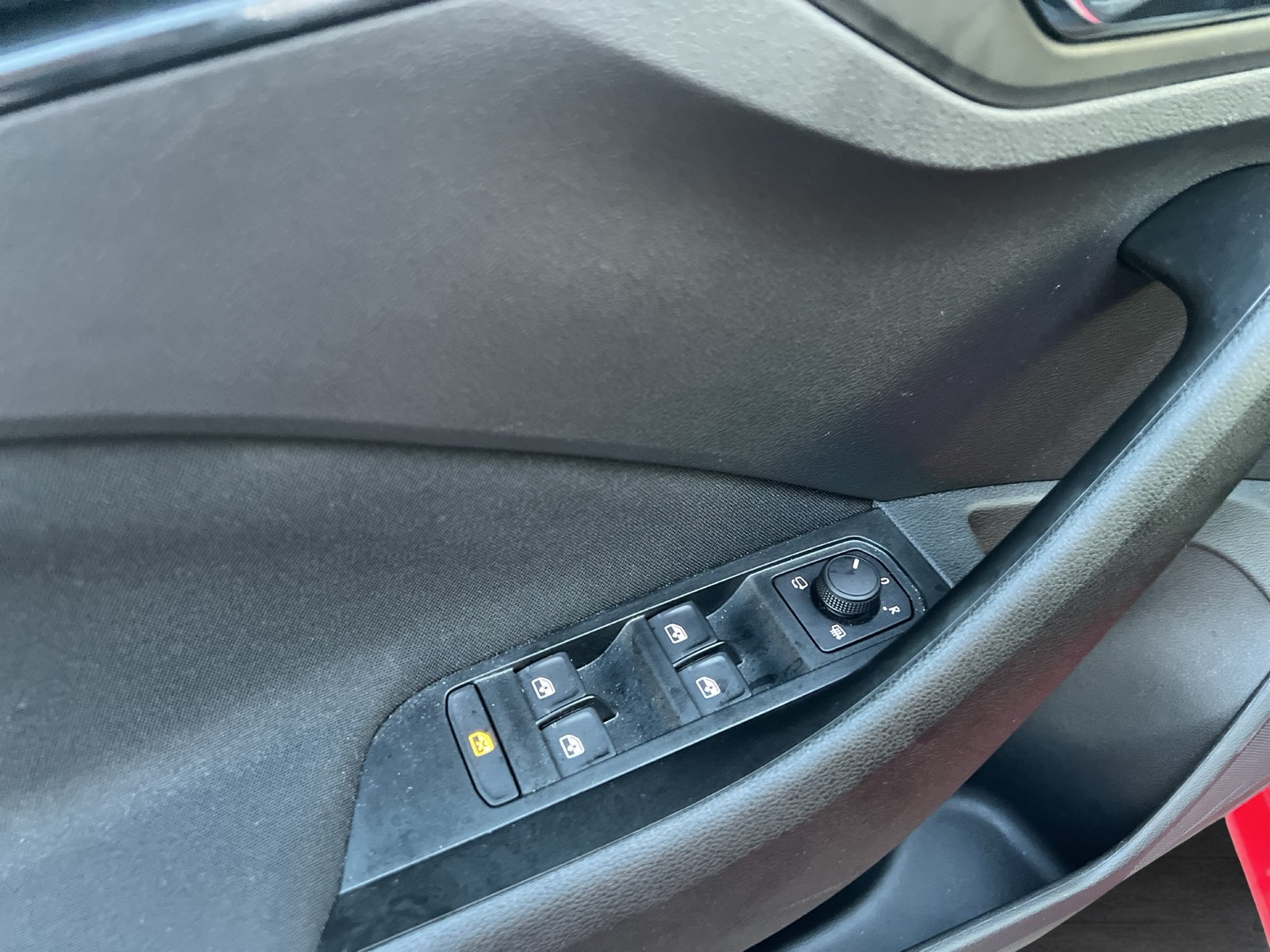 Skoda Scala 1.0 TOUR PANO AHK CAM LM18 CARPLAY SITZHZ.