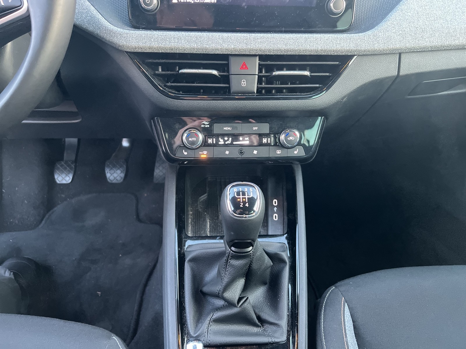 Skoda Scala 1.0 TOUR PANO AHK CAM LM18 CARPLAY SITZHZ.