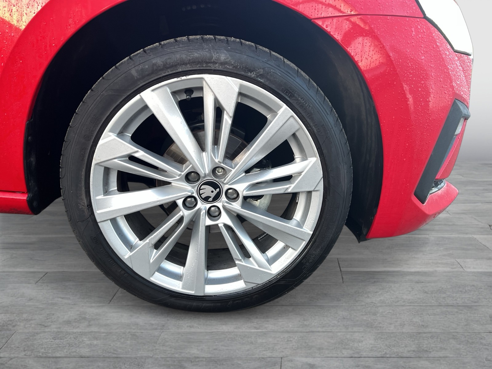 Skoda Scala 1.0 TOUR PANO AHK CAM LM18 CARPLAY SITZHZ.