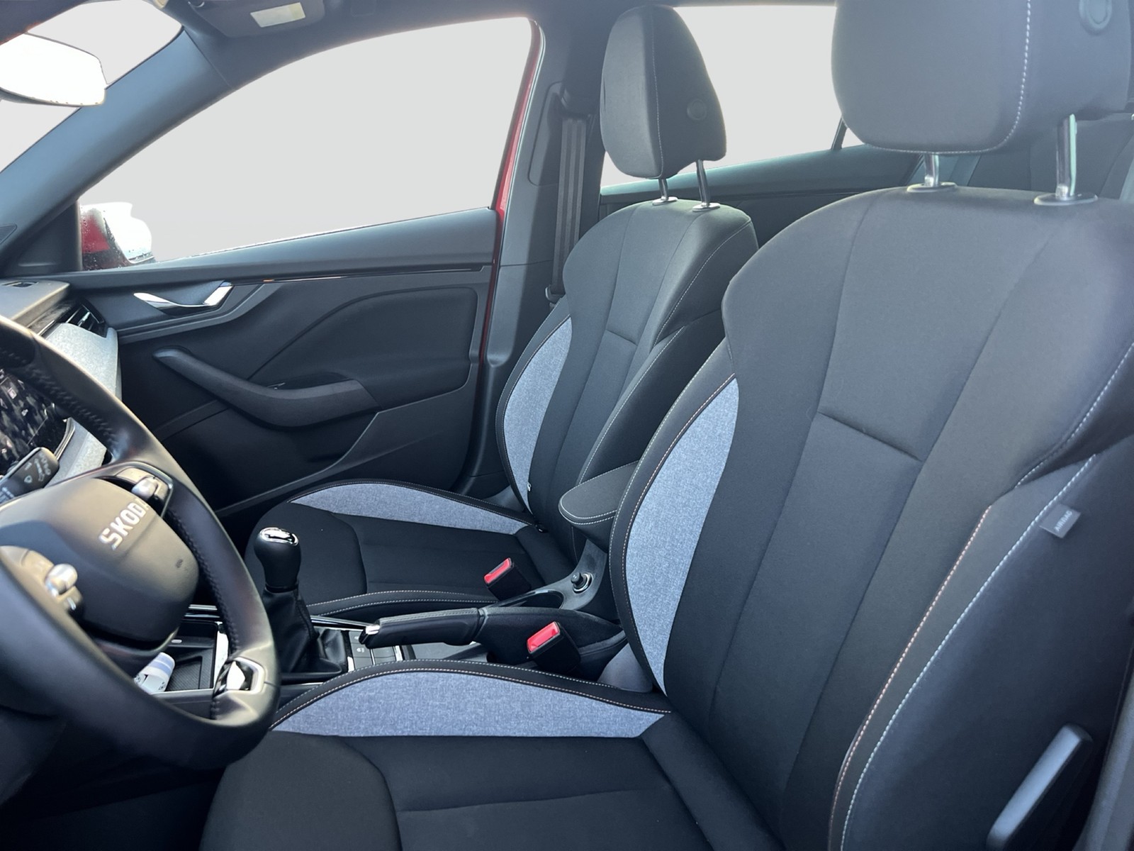 Skoda Scala 1.0 TOUR PANO AHK CAM LM18 CARPLAY SITZHZ.