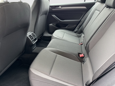 Volkswagen Passat Variant 1.5 CAM NAVI CARPLAY SITZHEIZUNG