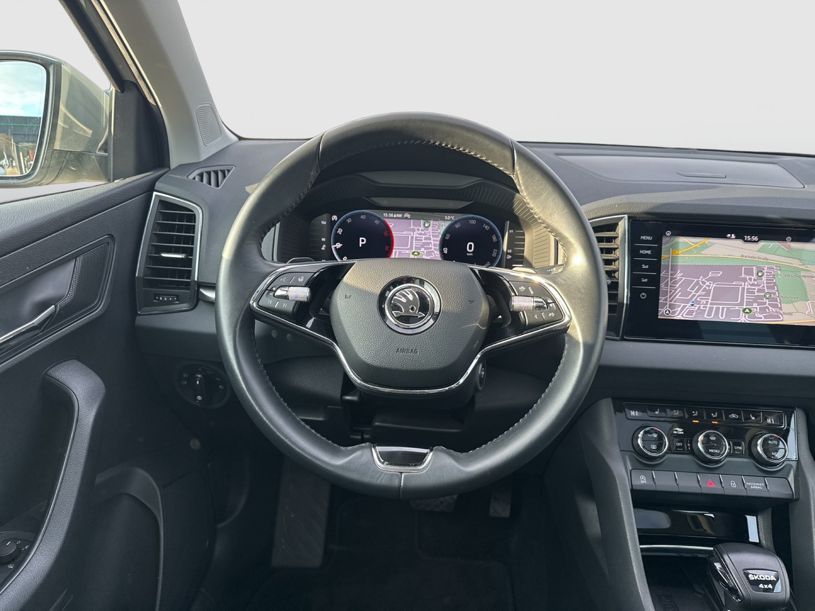 Skoda Karoq 2.0 TOUR 4X4 PANO AHK NAVICOLUMBUS LM17