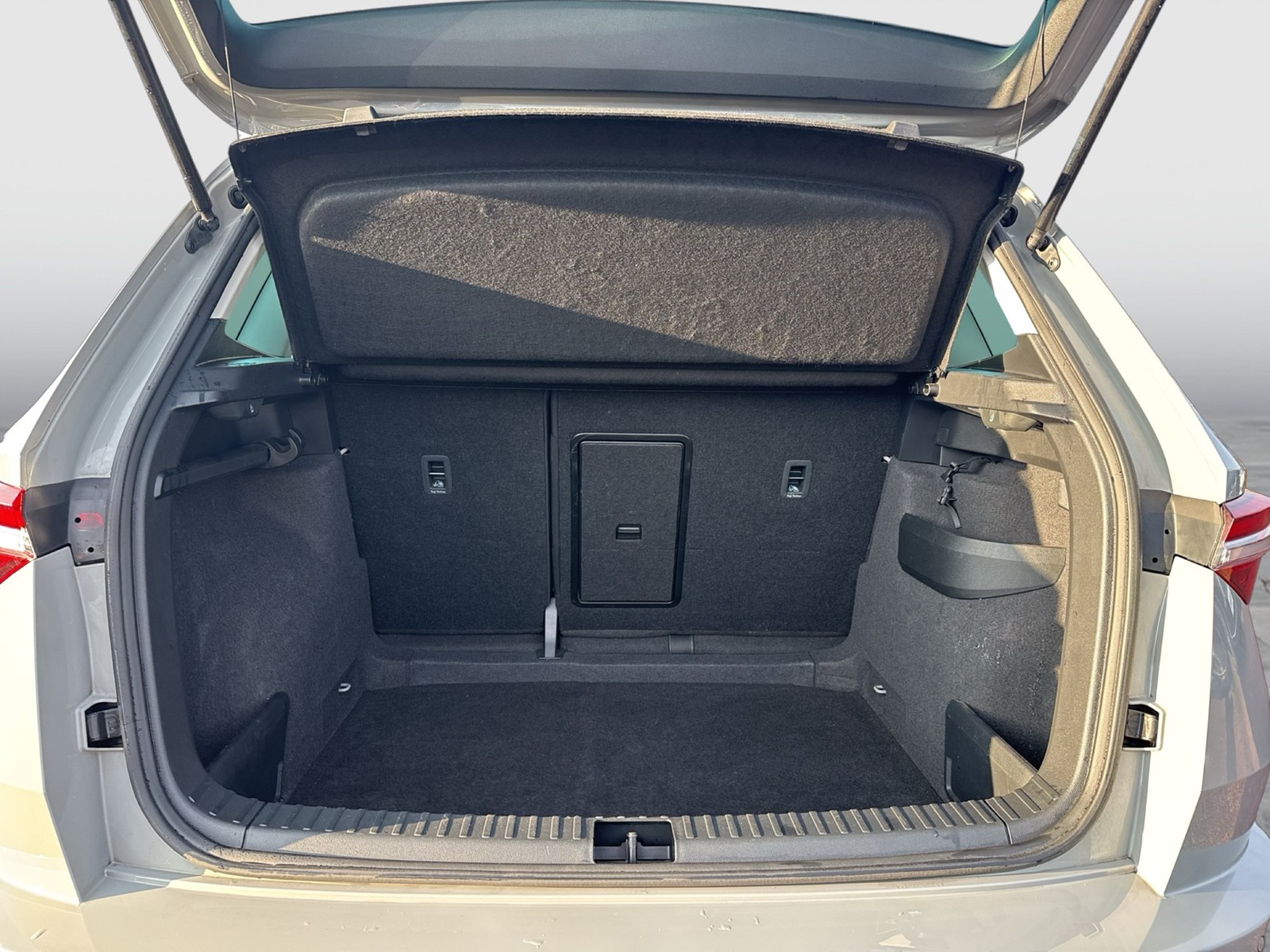 Skoda Karoq 2.0 TOUR 4X4 PANO AHK NAVICOLUMBUS LM17