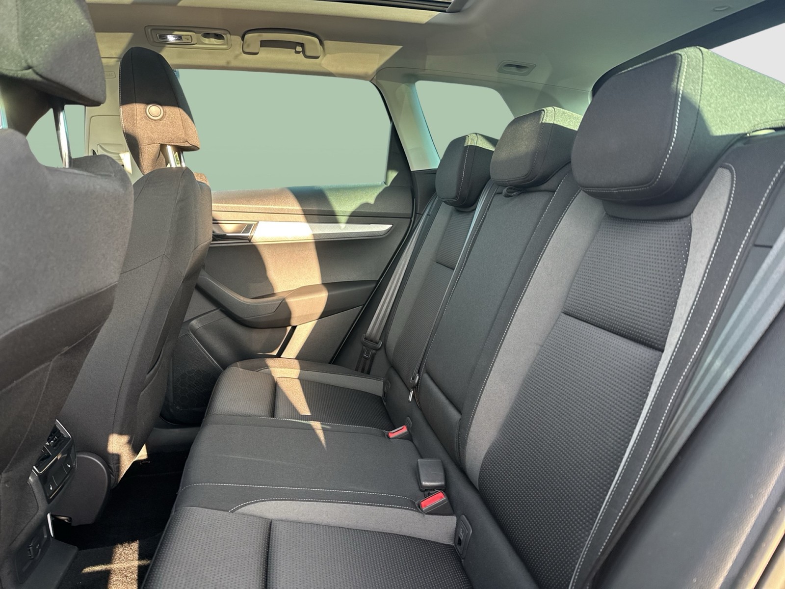 Skoda Karoq 2.0 TOUR 4X4 PANO AHK NAVICOLUMBUS LM17