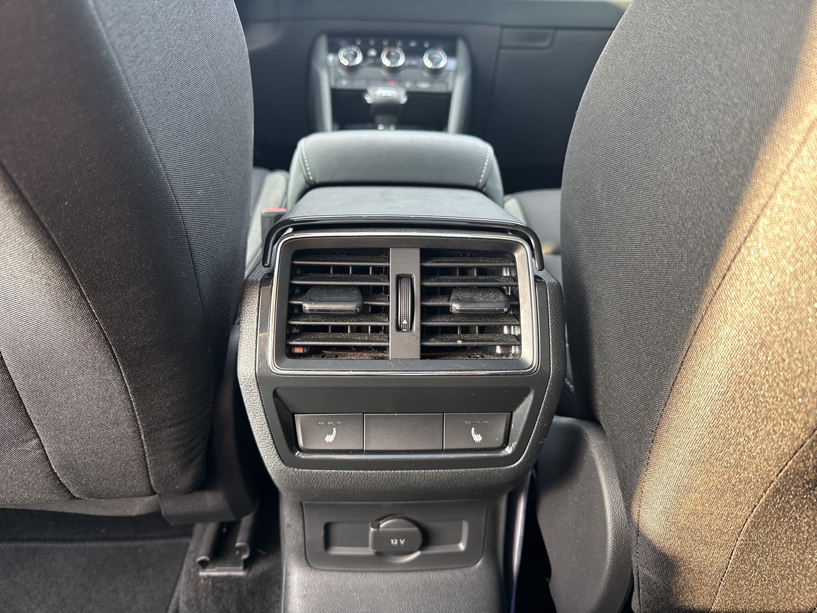 Skoda Karoq 2.0 TOUR 4X4 PANO AHK NAVICOLUMBUS LM17