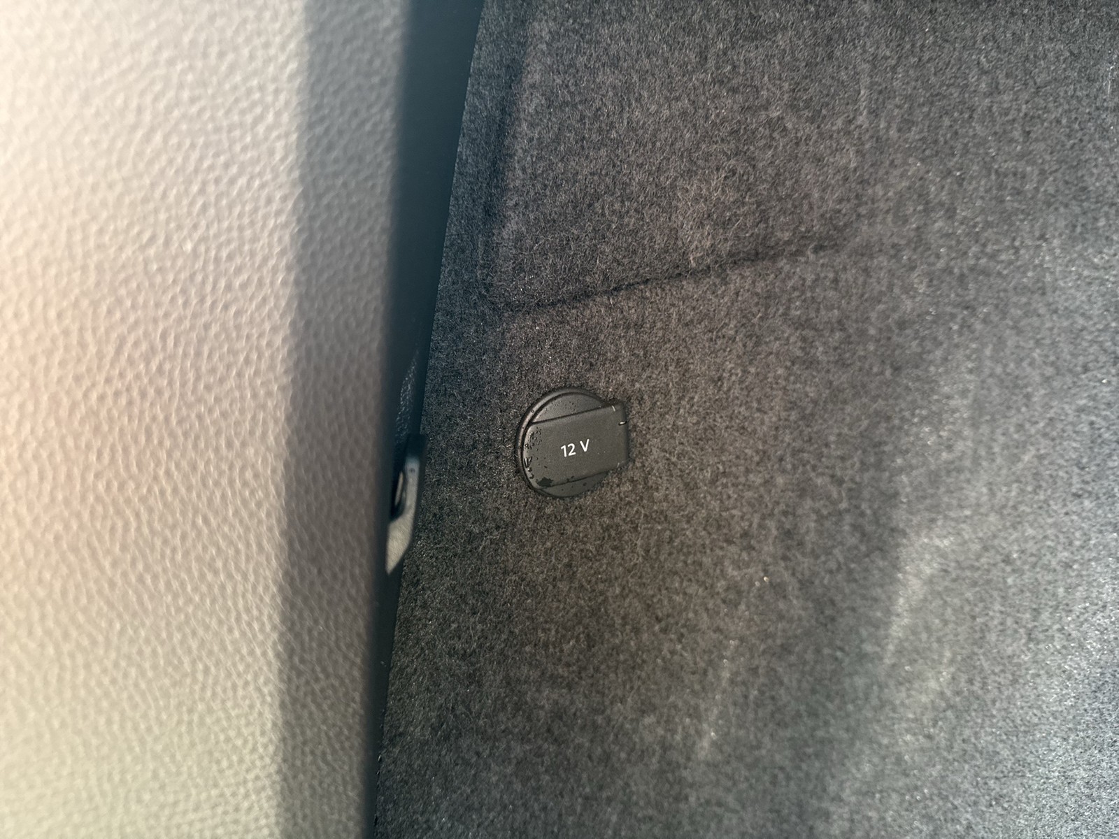 Skoda Karoq 2.0 TOUR 4X4 PANO AHK NAVICOLUMBUS LM17