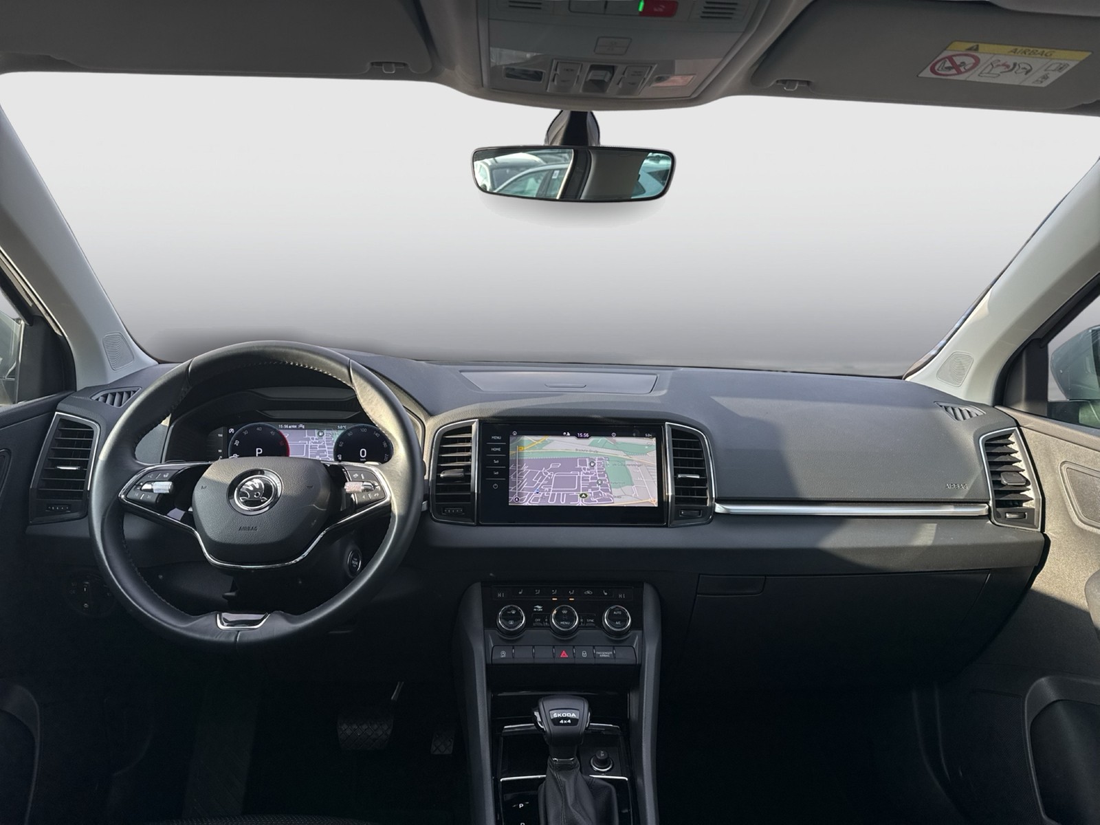 Skoda Karoq 2.0 TOUR 4X4 PANO AHK NAVICOLUMBUS LM17